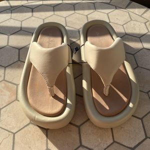 NWT platform beige imitation leather sandals